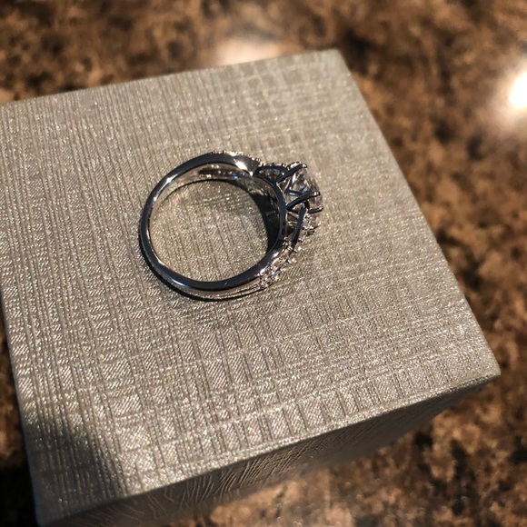 White Sapphire Ring - Picture 6 of 7